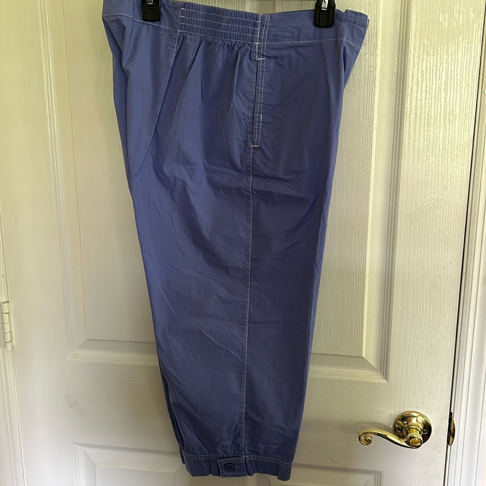 Koret women’s size 12 capris lavender. 34” waist. Button, zipper, elastic waist